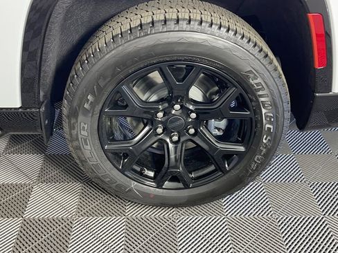 New 2025 Jeep Wagoneer L Series II image 32