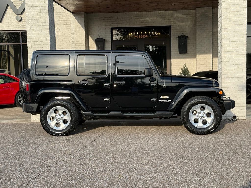 Used 2014 Jeep Wrangler Unlimited Sahara w/ Max Tow Package AWD/4WD image 4