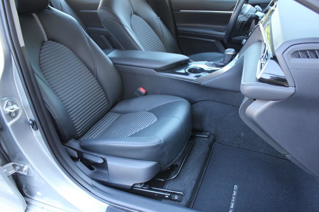 Used 2019 Toyota Camry SE w/ Convenience Package FWD image 21