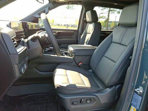 New 2026 Chevrolet Suburban RST w/ RST Capability Package AWD/4WD image 14