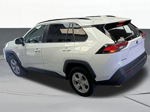 Used 2021 Toyota RAV4 XLE w/ Convenience Package image 8