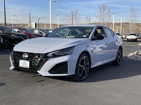 New 2025 Nissan Altima 2.5 SR w/ SR Premium Package image 4