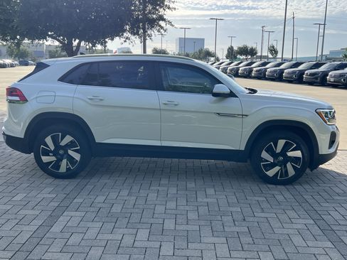 Certified 2026 Volkswagen Atlas Cross Sport SE w/ Panoramic Sunroof Package FWD image 10