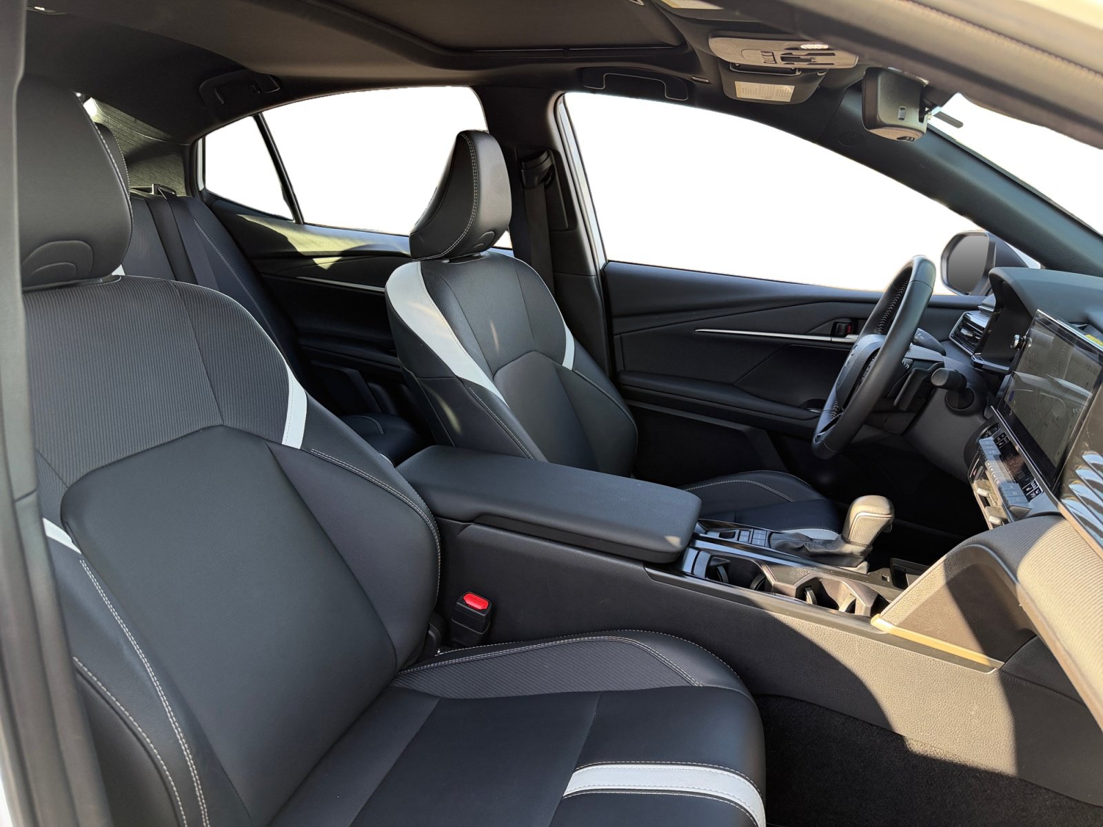 Used 2026 Toyota Camry SE w/ Multimedia Upgrade Package FWD image 15