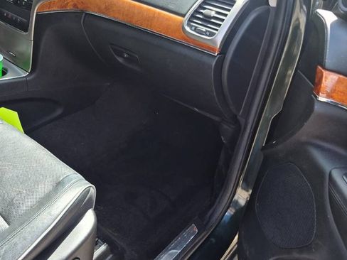Used 2011 Jeep Grand Cherokee Overland AWD/4WD image 8
