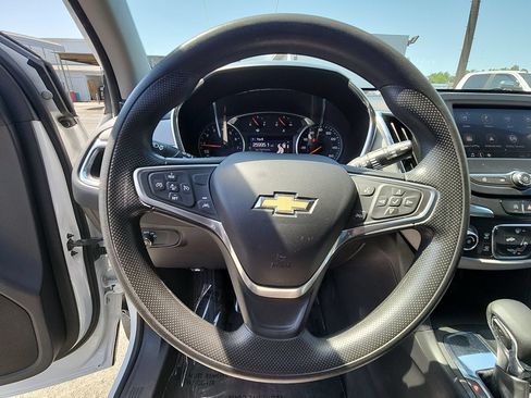 Used 2022 Chevrolet Equinox LT FWD image 11