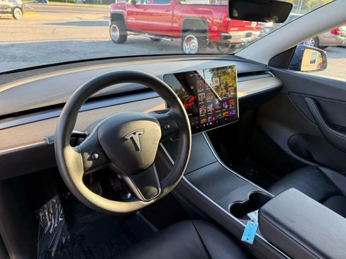 Used 2020 Tesla Model Y Long Range image 14
