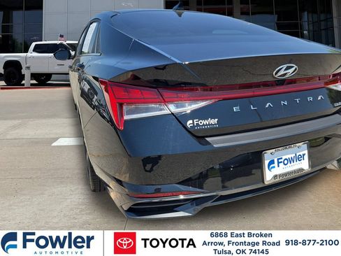 Used 2023 Hyundai Elantra Limited FWD image 25