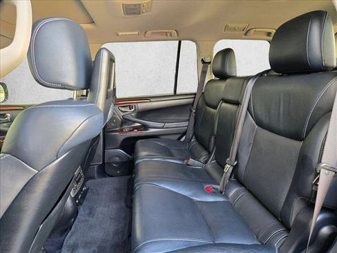 Used 2013 Lexus LX 570 4WD w/ Luxury Pkg w/Pre-crash image 18