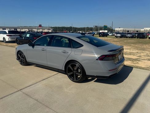 Used 2025 Honda Accord Sport image 6