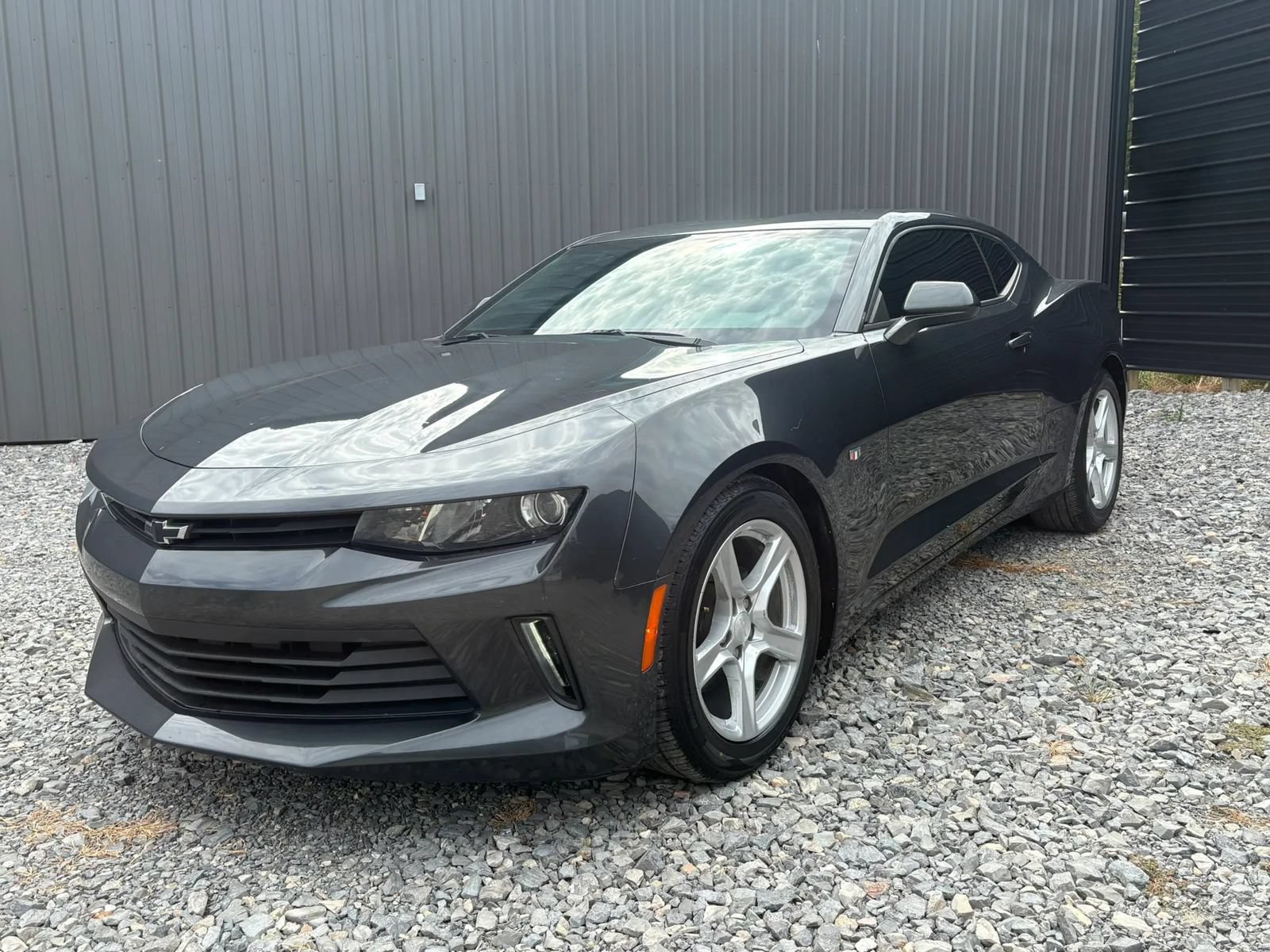 Used 2018 Chevrolet Camaro LT RWD image 1