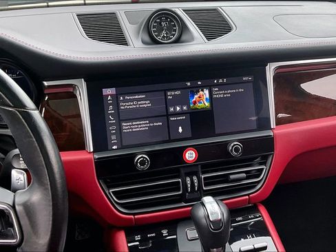 Used 2022 Porsche Macan S image 9