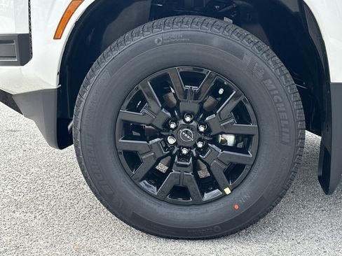 New 2026 Nissan Frontier SV w/ SV Convenience Package image 11