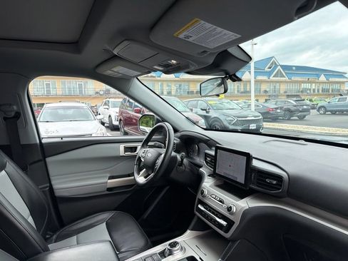 Used 2023 Ford Explorer XLT w/ Equipment Group 202A AWD/4WD image 14