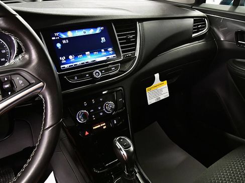 Used 2020 Buick Encore Preferred AWD/4WD image 19