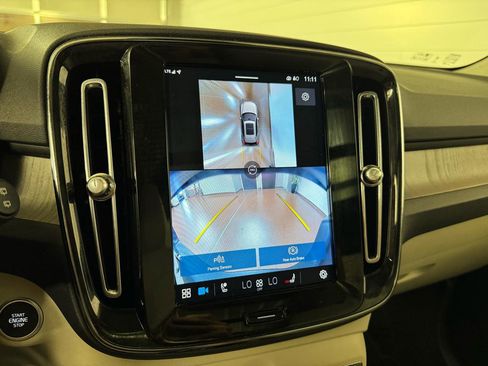 Used 2024 Volvo XC40 B5 Ultimate w/ Climate Package image 28