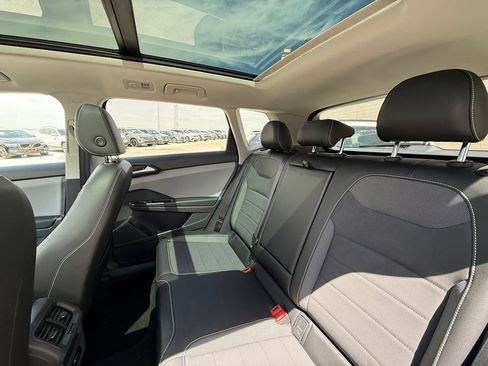 Used 2023 Volkswagen Taos SE w/ Panoramic Sunroof Package FWD image 20
