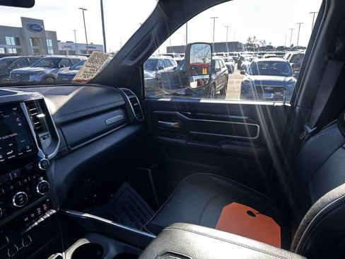 Used 2021 RAM 2500 Laramie w/ Night Edition image 11