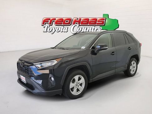 Used 2019 Toyota RAV4 XLE FWD image 1