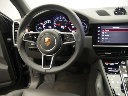 Used 2023 Porsche Cayenne AWD/4WD image 29