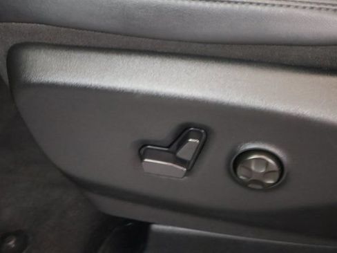 Used 2025 Chrysler Pacifica Select FWD image 12