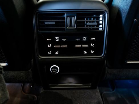 Certified 2025 Porsche Cayenne Turbo AWD/4WD image 27