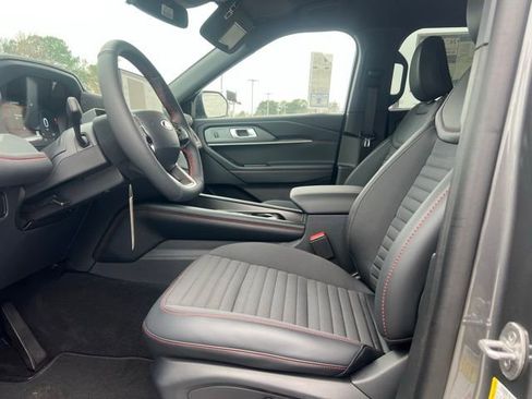 New 2026 Ford Explorer ST-Line w/ ST-Line Street Pack image 4