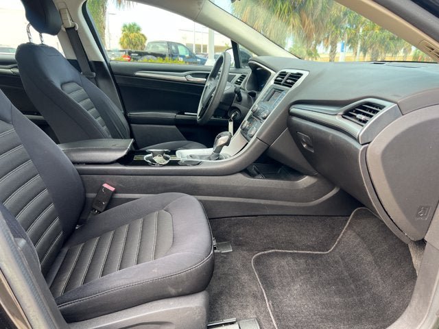 Used 2014 Ford Fusion SE FWD image 19