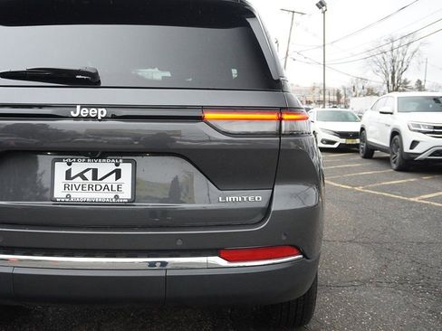 Used 2025 Jeep Grand Cherokee Limited AWD/4WD image 19
