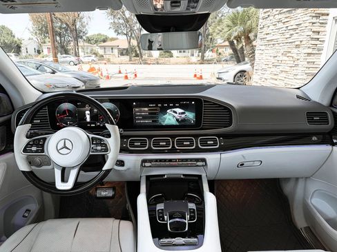 Used 2022 Mercedes-Benz Maybach GLS 600 4MATIC image 34