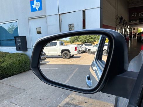 Used 2018 Toyota Tacoma TRD Off-Road AWD/4WD image 22