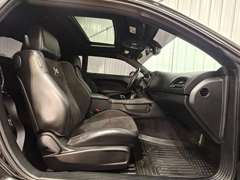 Used 2017 Dodge Challenger R/T Scat Pack w/ Leather Interior Group RWD image 30