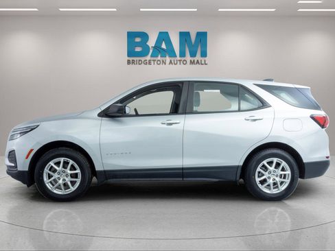 Certified 2022 Chevrolet Equinox LS AWD/4WD image 4