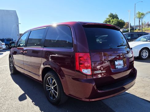 Used 2017 Dodge Grand Caravan SXT w/ Blacktop Package image 3