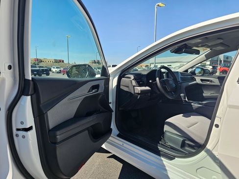 Used 2025 Toyota Camry LE AWD/4WD image 18