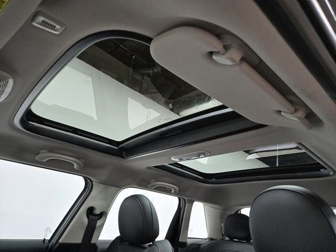 Used 2023 MINI Cooper S image 9