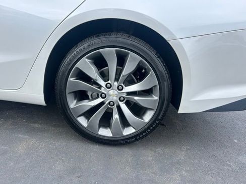 Used 2017 Chevrolet Malibu Premier w/ Premier Sun and Wheel Package FWD image 10