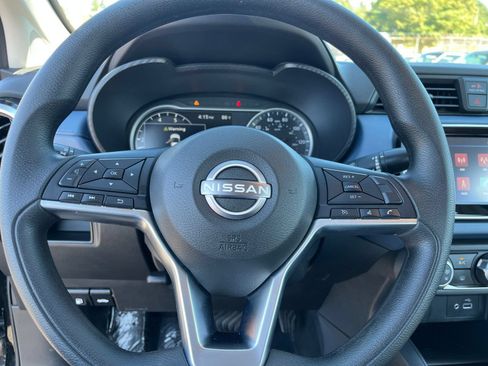 Used 2025 Nissan Versa SV FWD image 27