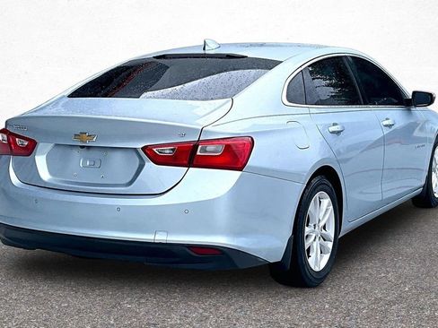 Used 2017 Chevrolet Malibu LT w/ Leather Package FWD image 7
