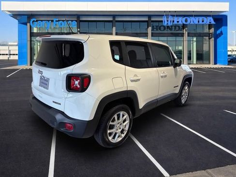 Used 2023 Jeep Renegade Latitude AWD/4WD image 2