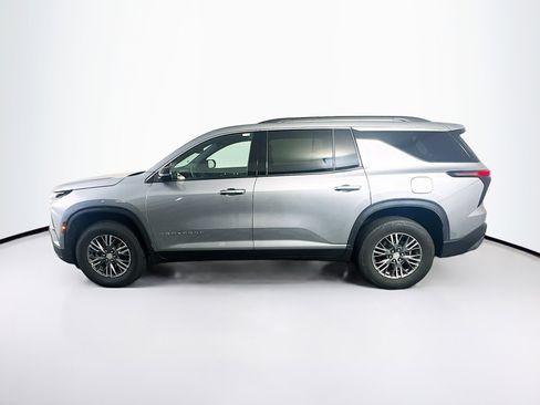 Used 2025 Chevrolet Traverse LT image 4