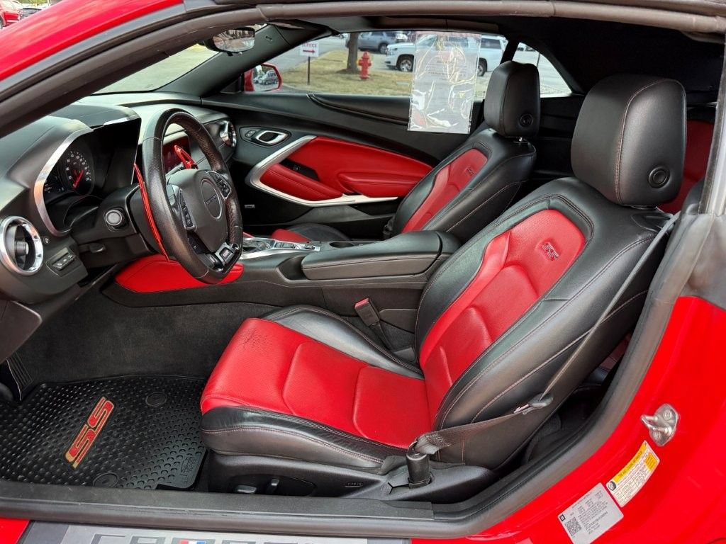 Used 2019 Chevrolet Camaro SS RWD image 18