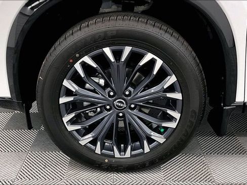 New 2025 Nissan Rogue Platinum AWD/4WD image 12