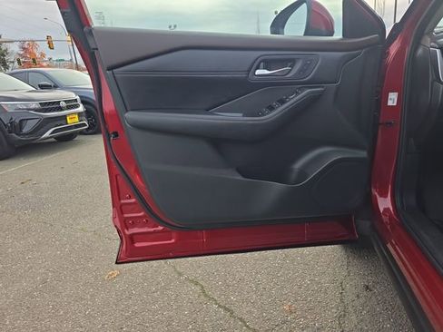 Used 2023 Nissan Rogue SL image 16