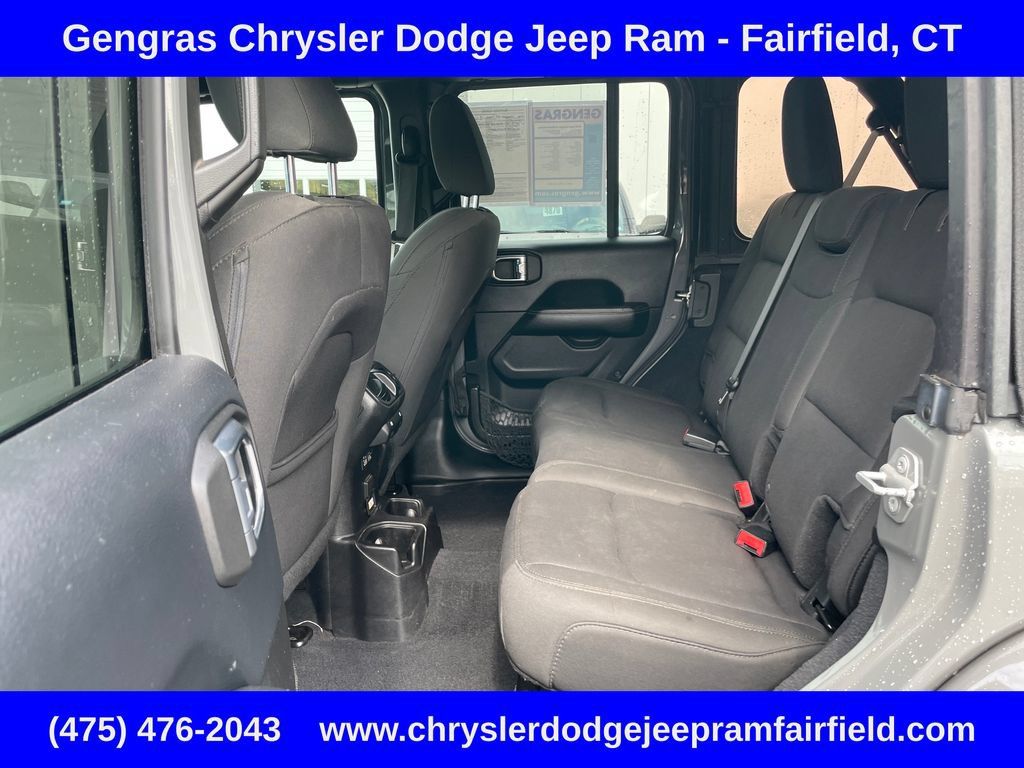 Used 2018 Jeep Wrangler Unlimited Sahara AWD/4WD image 34