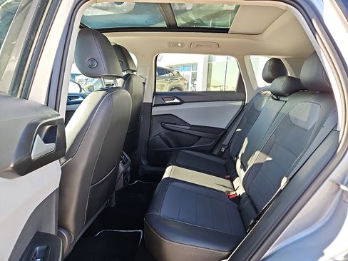 Certified 2023 Volkswagen Taos SE w/ Panoramic Sunroof Package image 9