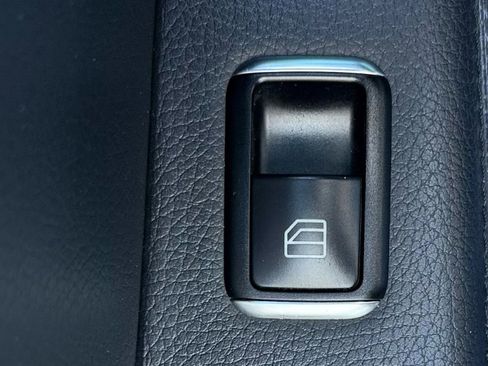 Used 2014 Mercedes-Benz E 350 4MATIC Sedan image 30