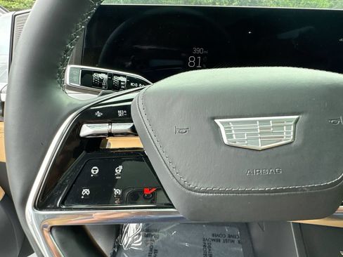 Used 2025 Cadillac Escalade IQ Luxury 2 AWD/4WD image 17