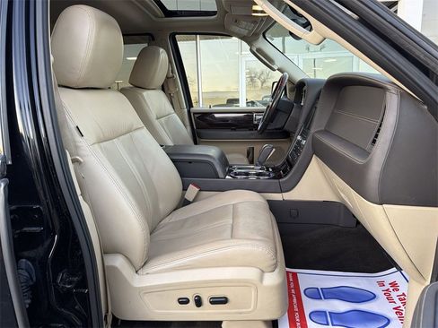 Used 2017 Lincoln Navigator L Reserve image 28