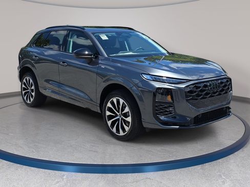 New 2026 Audi Q3 quattro 2.0T AWD/4WD image 3